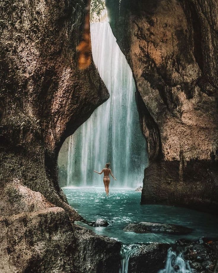 Tukad Cepung Waterfall is a very beautiful waterfall tourist attraction, where the uniqueness of this waterfall is when the water that falls from above and is exposed to the sun will look like twinkling