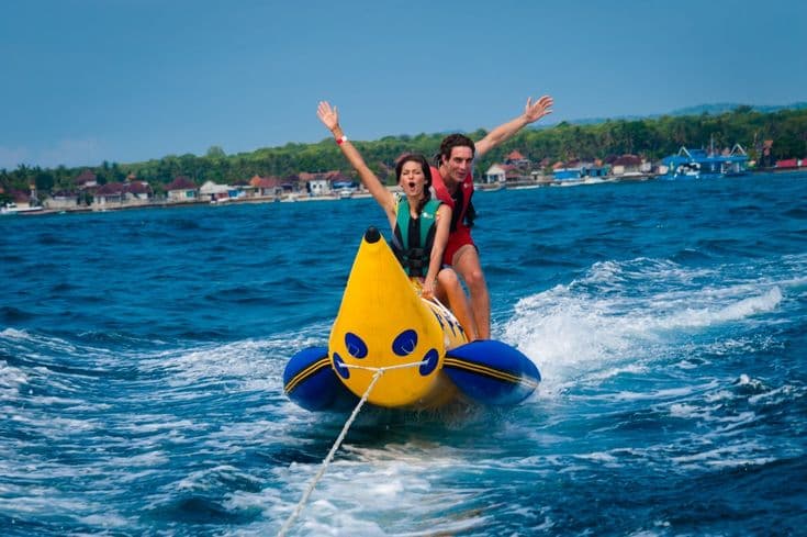 Hold tight as the inflatable boat is pulled by a speedboat, bouncing over the waves for an exciting and refreshing ride. Hold tight as the inflatable boat is pulled by a speedboat, bouncing over the waves for an exciting and refreshing ride.