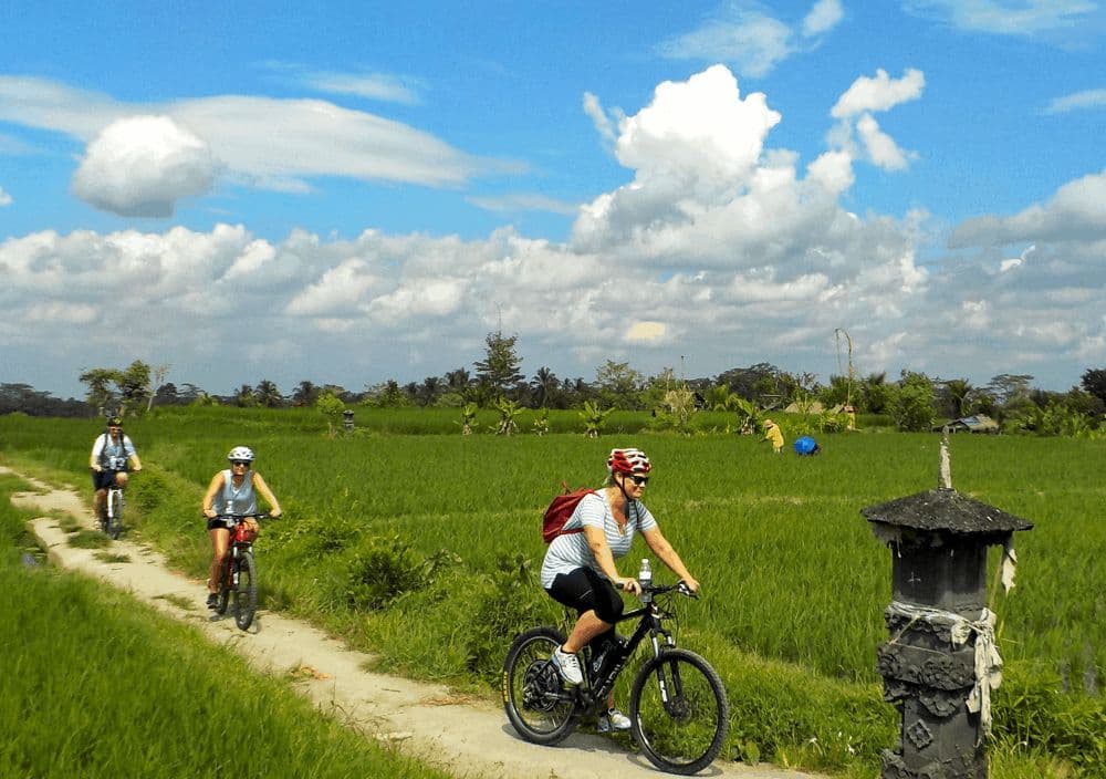 Enjoy a relaxing cycling tour around Ubud, riding through peaceful villages, beautiful rice terraces, and traditional countryside scenery while experiencing authentic local life. Enjoy a relaxing cycling tour around Ubud, riding through peaceful villages, beautiful rice terraces, and traditional countryside scenery while experiencing authentic local life.