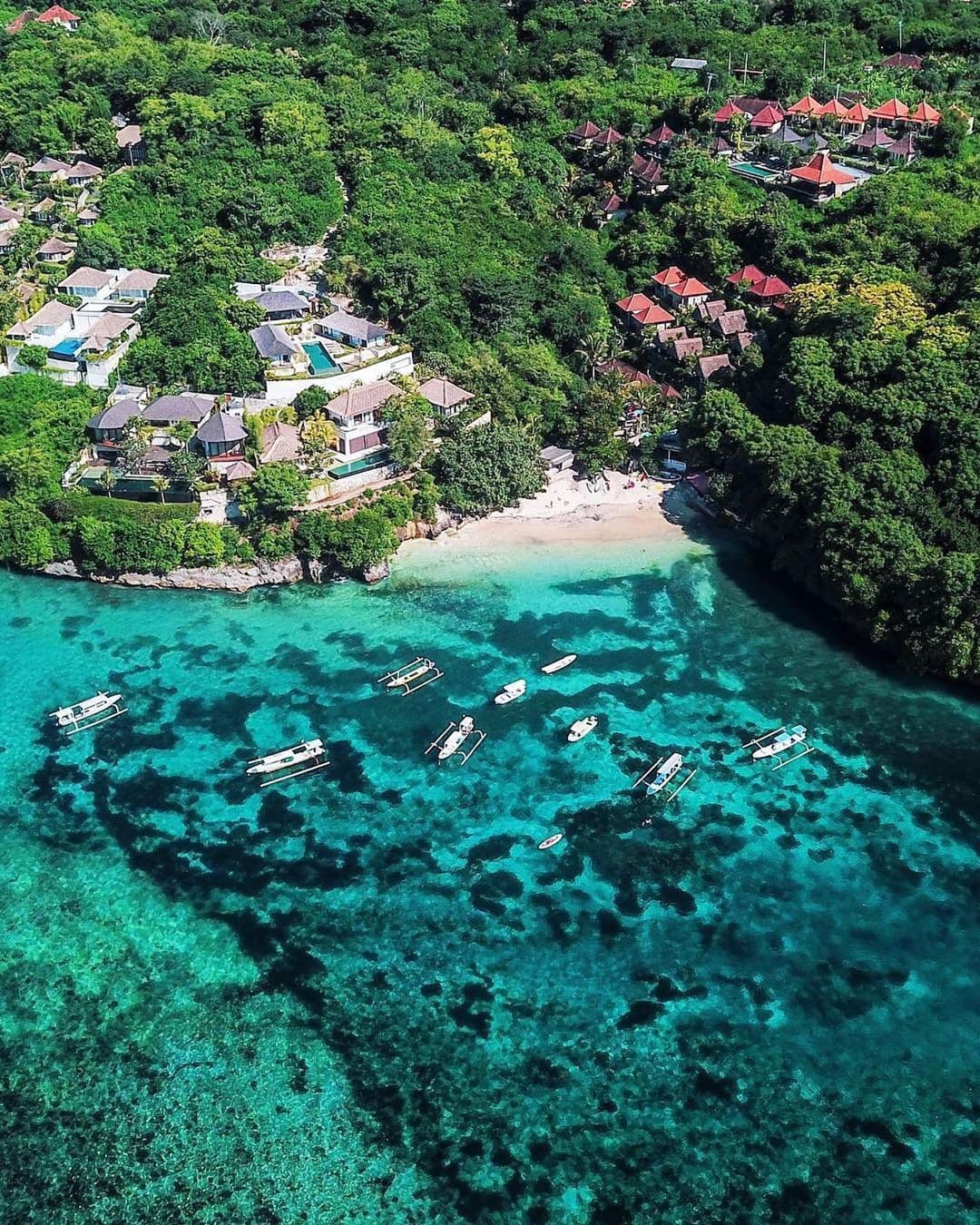 A Lembongan Island tour is a full-day adventure that lets you explore the natural beauty, coastal scenery, cultural sites, and marine life of Nusa Lembongan, a relaxed island just off the southeast coast of Bali. A Lembongan Island tour is a full-day adventure that lets you explore the natural beauty, coastal scenery, cultural sites, and marine life of Nusa Lembongan, a relaxed island just off the southeast coast of Bali.